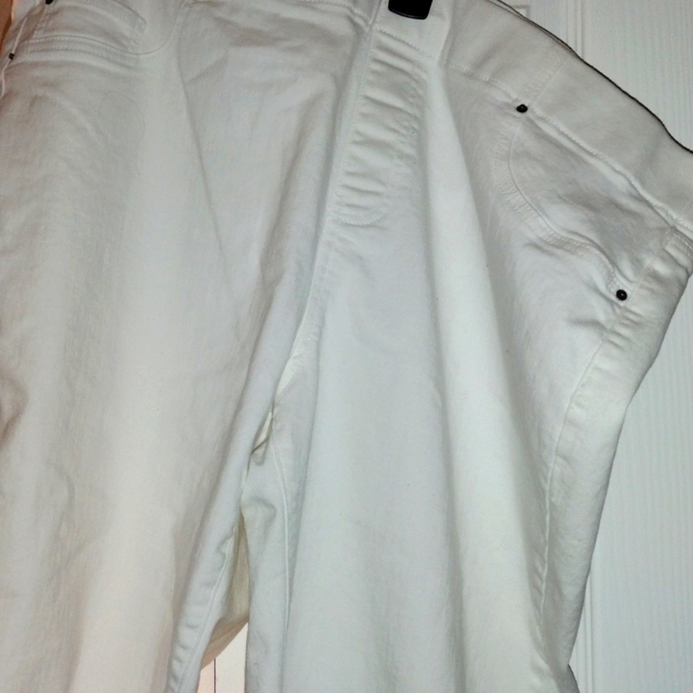 A pair of Terra and sky pants